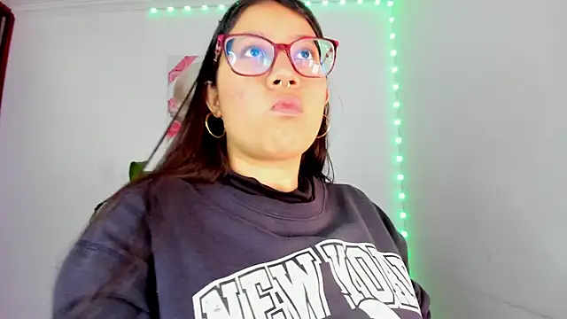 Snapshot of rouse_red chatting on 11-14-25, 07:12 rouse red online show from 11-14-25, 07:12