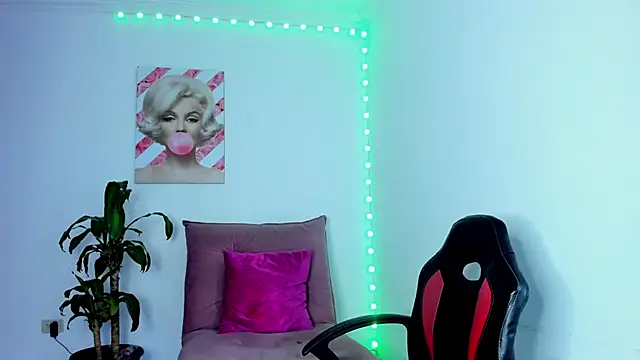 Snapshot of rouse_red chatting on 11-29-25, 01:25 rouse red online show from 11-29-25, 01:25