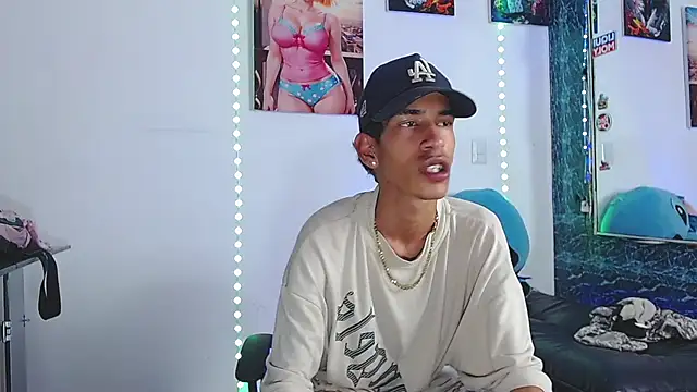 Snapshot of briamhoconor_xh chatting on 11-11-25, 09:37 briamhoconor xh online show from 11-11-25, 09:37