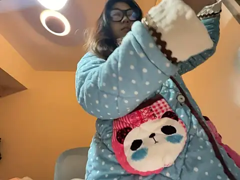 Snapshot of xena0501 chatting on 11-27-25, 06:43 xena0501 online show from 11-27-25, 06:43