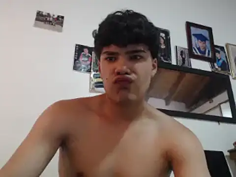 Snapshot of dani_titan320 chatting on 11-15-25, 06:37 dani titan320 online show from 11-15-25, 06:37