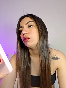 AmaiaSalvatore online show from 10-16-25, 10:22