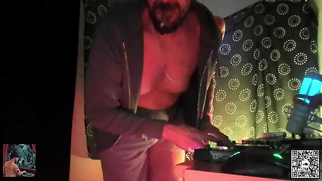 Snapshot of DjDiCKmannOnE chatting on 10-18-25, 08:42 DjDiCKmannOnE online show from 10-18-25, 08:42