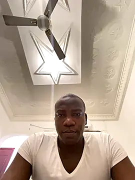 Snapshot of Atta-esi chatting on 11-15-25, 11:54 Atta-esi online show from 11-15-25, 11:54