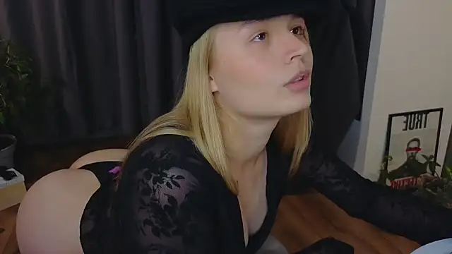 Snapshot of lisa_schiele chatting on 10-26-25, 08:15 lisa schiele online show from 10-26-25, 08:15