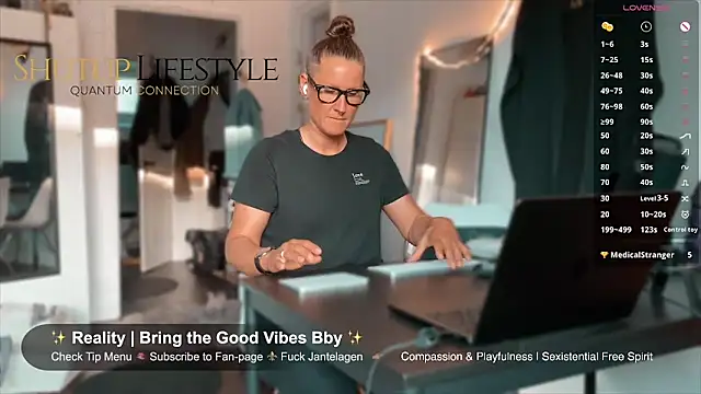 SwingWingWomanSweden online show from 05-25-26, 06:14