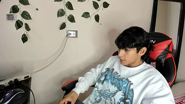 Snapshot of axel_rousse2 chatting on 11-17-25, 10:48 axel rousse2 online show from 11-17-25, 10:48