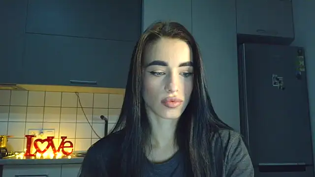 Snapshot of EvaMelnik chatting on 09-15-25, 04:18 EvaMelnik online show from 09-15-25, 04:18