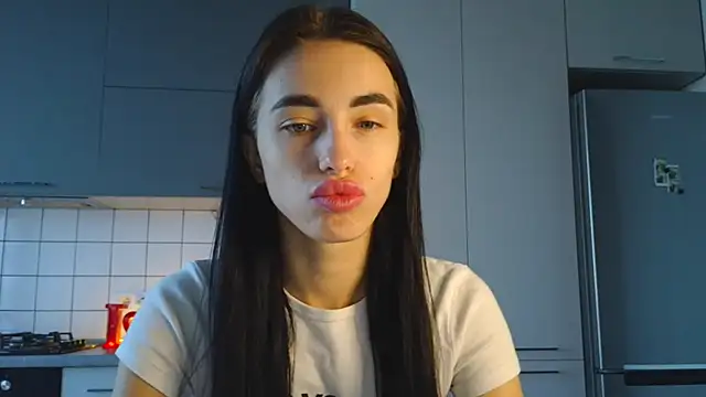 Snapshot of EvaMelnik chatting on 09-22-25, 02:30 EvaMelnik online show from 09-22-25, 02:30