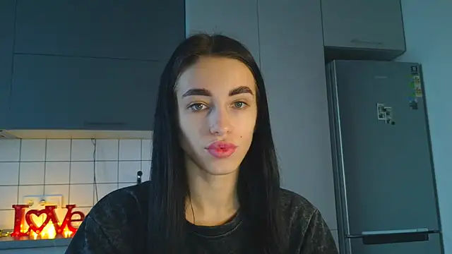 Snapshot of EvaMelnik chatting on 09-24-25, 03:04 EvaMelnik online show from 09-24-25, 03:04