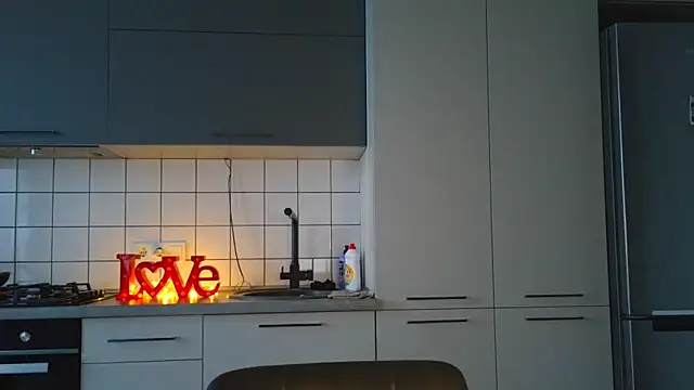 Snapshot of EvaMelnik chatting on 09-25-25, 02:32 EvaMelnik online show from 09-25-25, 02:32