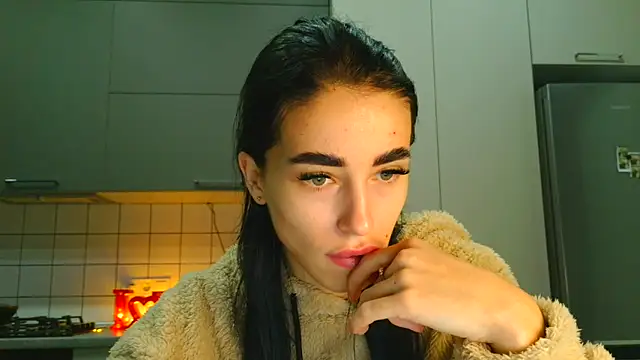 Snapshot of EvaMelnik chatting on 09-29-25, 05:18 EvaMelnik online show from 09-29-25, 05:18