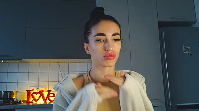 Snapshot of EvaMelnik chatting on 10-03-25, 02:25 EvaMelnik online show from 10-03-25, 02:25