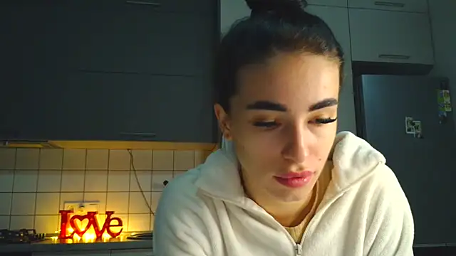 Snapshot of EvaMelnik chatting on 10-04-25, 04:27 EvaMelnik online show from 10-04-25, 04:27