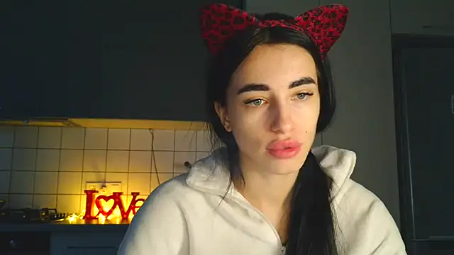 Snapshot of EvaMelnik chatting on 10-07-25, 02:58 EvaMelnik online show from 10-07-25, 02:58