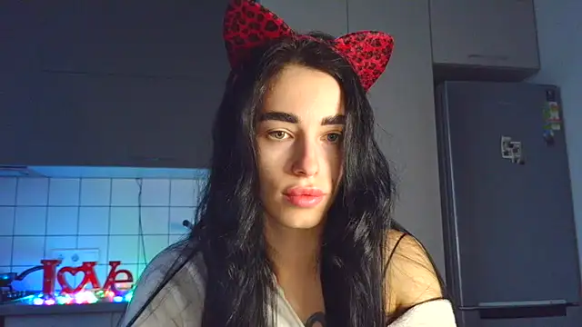 Snapshot of EvaMelnik chatting on 10-12-25, 03:11 EvaMelnik online show from 10-12-25, 03:11