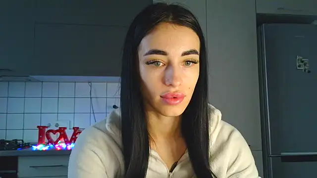 Snapshot of EvaMelnik chatting on 10-15-25, 02:28 EvaMelnik online show from 10-15-25, 02:28