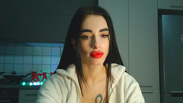 Snapshot of EvaMelnik chatting on 10-17-25, 03:58 EvaMelnik online show from 10-17-25, 03:58