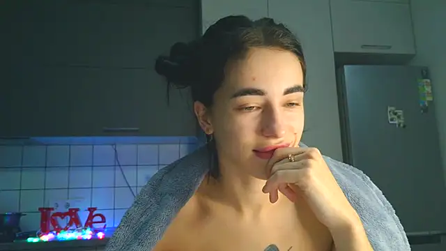 Snapshot of EvaMelnik chatting on 10-19-25, 05:46 EvaMelnik online show from 10-19-25, 05:46