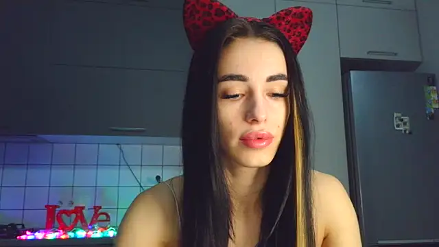 Snapshot of EvaMelnik chatting on 10-22-25, 03:23 EvaMelnik online show from 10-22-25, 03:23