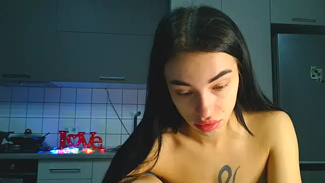 Snapshot of EvaMelnik chatting on 10-29-25, 03:25 EvaMelnik online show from 10-29-25, 03:25