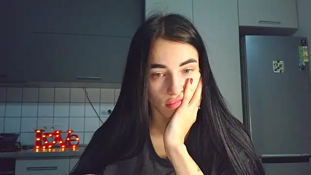 Snapshot of EvaMelnik chatting on 11-04-25, 05:56 EvaMelnik online show from 11-04-25, 05:56