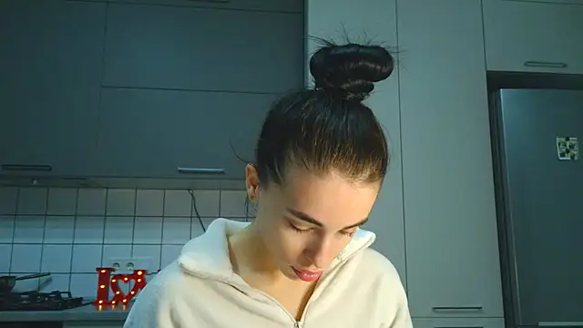 Snapshot of EvaMelnik chatting on 11-12-25, 04:18 EvaMelnik online show from 11-12-25, 04:18