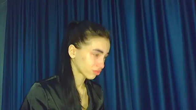 Snapshot of EvaMelnik chatting on 11-23-25, 05:24 EvaMelnik online show from 11-23-25, 05:24