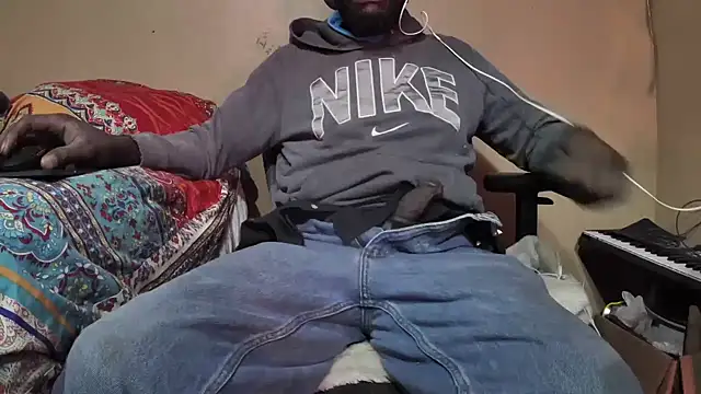 EYEzIAM online show from 01-14-26, 04:07