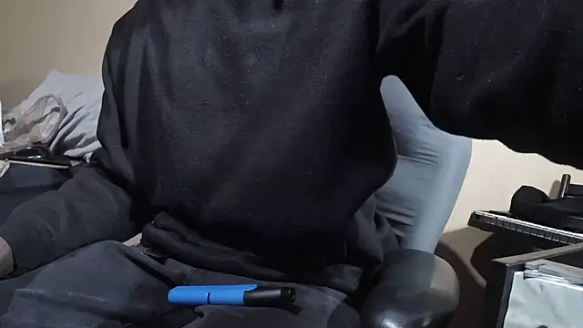 EYEzIAM online show from 02-04-26, 06:41