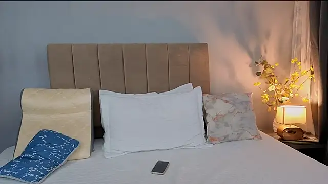 Penelophe01 online show from 03-12-26, 06:58