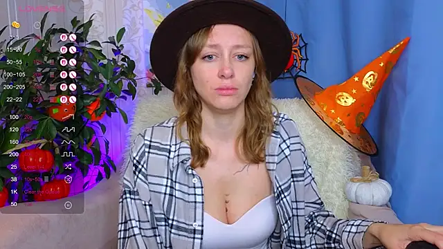 Snapshot of evashiny_ chatting on 10-31-25, 02:56 evashiny online show from 10-31-25, 02:56