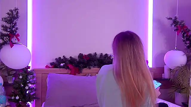 AriWild online show from 12-23-25, 04:43