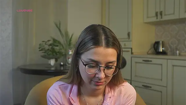 Snapshot of DarelleFaux chatting on 10-08-25, 03:15 DarelleFaux online show from 10-08-25, 03:15