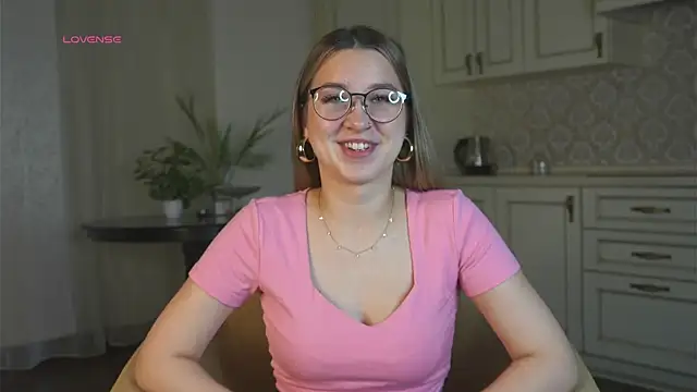 Snapshot of DarelleFaux chatting on 10-14-25, 03:18 DarelleFaux online show from 10-14-25, 03:18