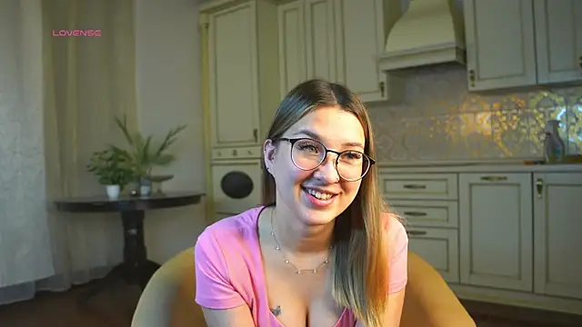 Snapshot of DarelleFaux chatting on 10-22-25, 03:07 DarelleFaux online show from 10-22-25, 03:07