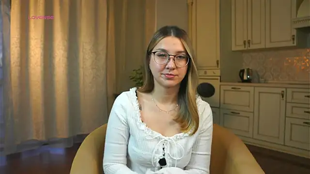 Snapshot of DarelleFaux chatting on 10-25-25, 03:14 DarelleFaux online show from 10-25-25, 03:14