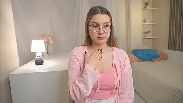 Snapshot of DarelleFaux chatting on 11-29-25, 03:20 DarelleFaux online show from 11-29-25, 03:20