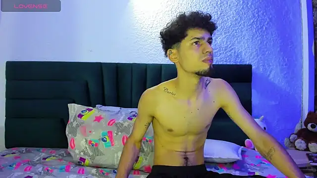 Snapshot of Chris_Angel_ chatting on 11-03-25, 02:35 Chris Angel online show from 11-03-25, 02:35