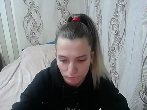 Snapshot of AlissaClark chatting on 10-26-25, 09:21 AlissaClark online show from 10-26-25, 09:21