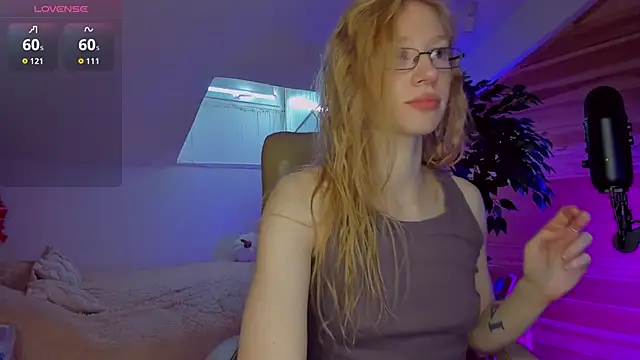 Snapshot of AuroraShoww chatting on 10-17-25, 07:44 AuroraShoww online show from 10-17-25, 07:44