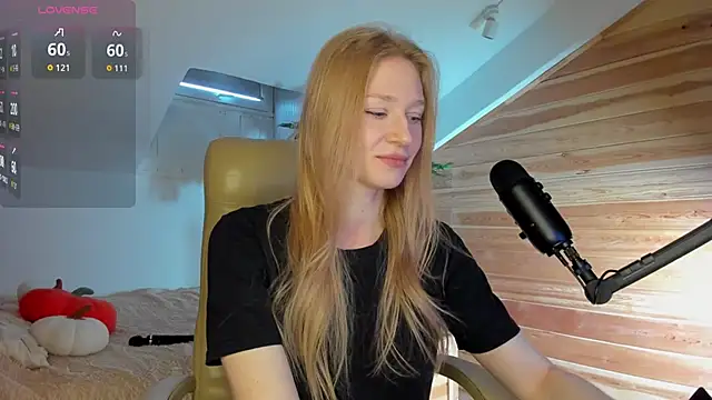 Snapshot of AuroraShoww chatting on 10-23-25, 12:26 AuroraShoww online show from 10-23-25, 12:26