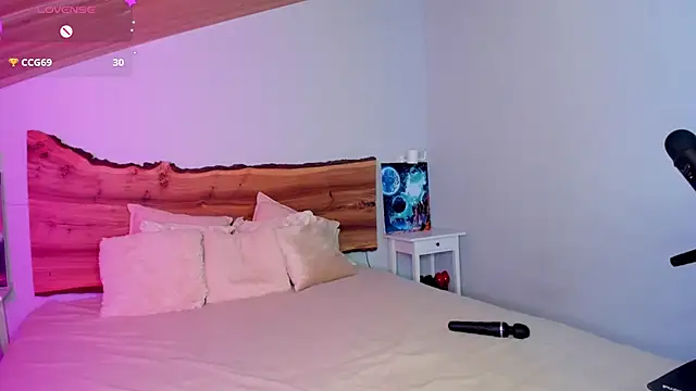 Snapshot of AuroraShoww chatting on 11-15-25, 11:29 AuroraShoww online show from 11-15-25, 11:29