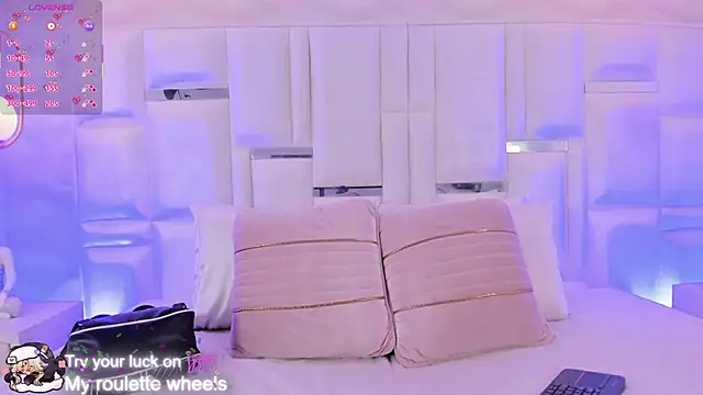 Im Molly Angel online show from 02-22-26, 07:45