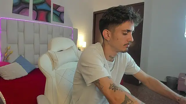 nextboywell1 online show from 04-10-26, 03:01