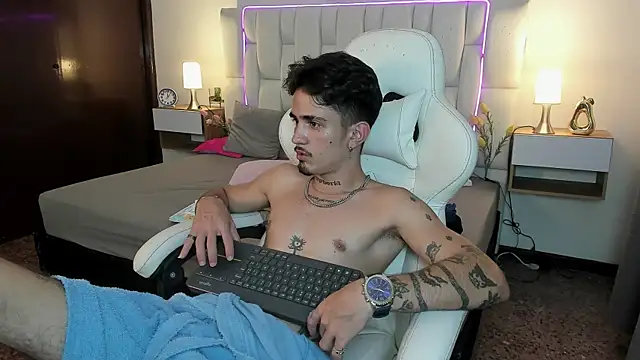 nextboywell1 online show from 04-13-26, 03:17