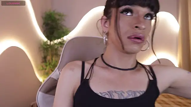 Alanakimura  online show from 12-20-25, 09:00