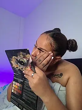 Snapshot of Nicoll_31 chatting on 11-28-25, 11:40 Nicoll 31 online show from 11-28-25, 11:40