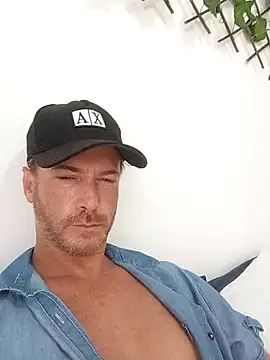 Snapshot of Loiroatv36 chatting on 02-04-26, 03:07 Loiroatv36 online show from 02-04-26, 03:07