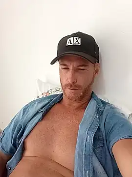 Snapshot of Loiroatv36 chatting on 02-23-26, 05:21 Loiroatv36 online show from 02-23-26, 05:21